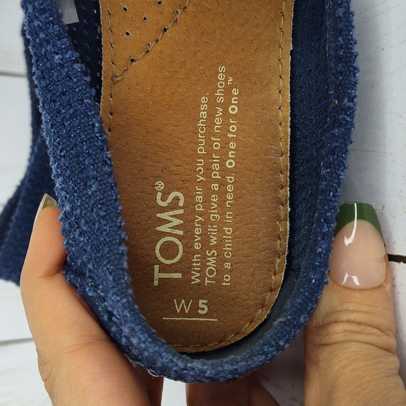 Women's Toms Freetown Classic Slip-On Shoes - Picture 6 of 8